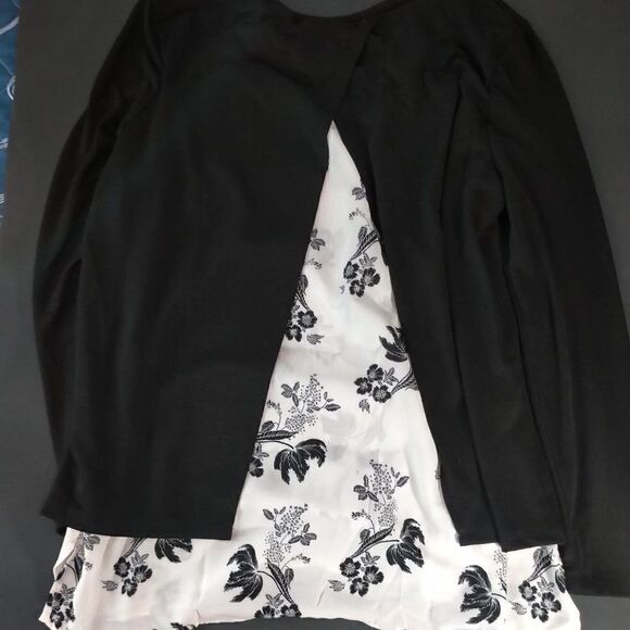 Sweater two shirt style with open back - Picture 3 of 5